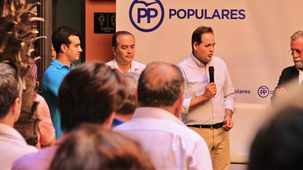 Paco Núñez con afiliados del PP en Talavera de la Reina Paco Núñez con afiliados del PP en Talavera de la Reina