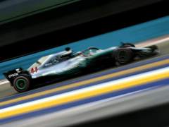 Hamilton arrasa con una contundente pole en Singapur