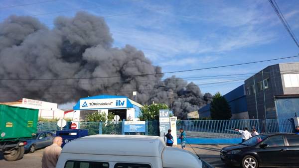 Imagen del incendio en una nave de Manzanares Imagen del incendio en una nave de Manzanares