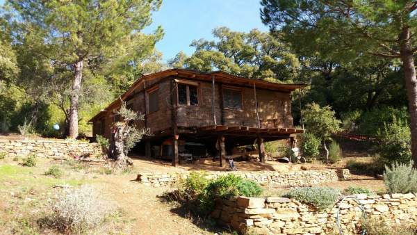 Vivienda en la aldea El Calabacino, en Alájar (Huelva). Vivienda en la aldea El Calabacino, en Alájar (Huelva).