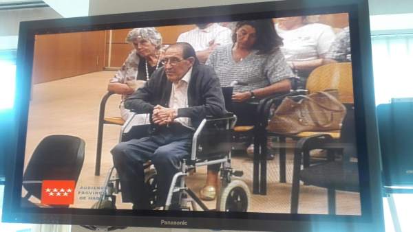 El doctor Vela en la segunda sesión del juicio de bebés robados El doctor Vela en la segunda sesión del juicio de bebés robados