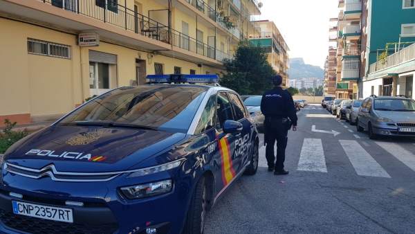 Un agente de la Policía Nacional Un agente de la Policía Nacional
