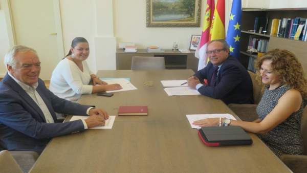 Reunión entre Juan Alfonso Ruiz Molina y Mayte Fernández Reunión entre Juan Alfonso Ruiz Molina y Mayte Fernández