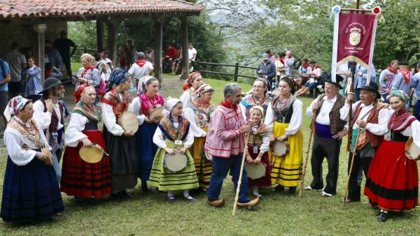 Miguel Ángel Revilla, en Cohicillos (Cartes), en la celebración de San Cipriano Miguel Ángel Revilla, en Cohicillos (Cartes), en la celebración de San Cipriano