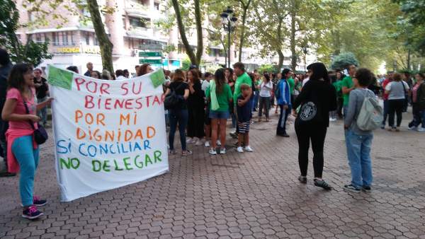 Profesores cántabros concentrados ante Educación en el inicio del curso escolar Profesores cántabros concentrados ante Educación en el inicio del curso escolar