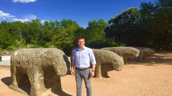Pablo Casado, en los Toros de Guisando Pablo Casado, en los Toros de Guisando