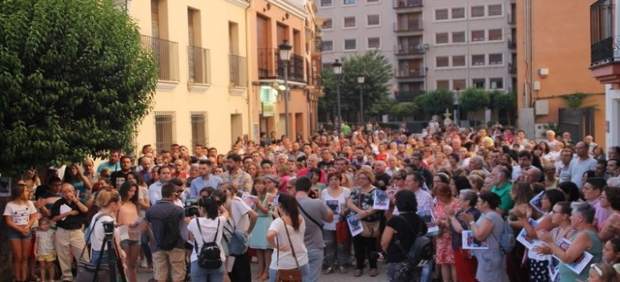 Concentración en Almansa tras la desaparición de un vecino