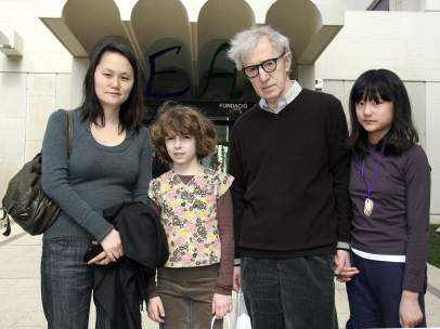 Woody Allen junto a su familia