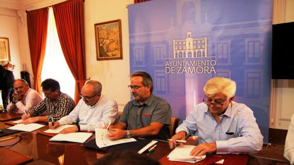 Firma del acuerdo del diálogo social en el Ayuntamiento de Zamora. 17-9-18 Firma del acuerdo del diálogo social en el Ayuntamiento de Zamora. 17-9-18