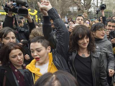 Rose McGowan y Asia Argento, durante una manifestación del #MeToo.