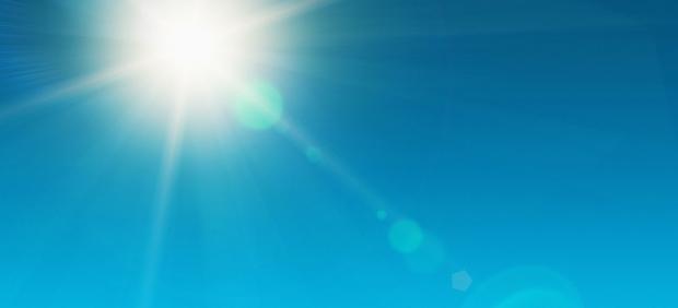 Sol, cielo despejado, calor, verano