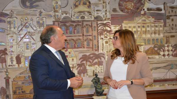 La delegada de Zona Franca de Cádiz y el alcalde de Algeciras La delegada de Zona Franca de Cádiz y el alcalde de Algeciras