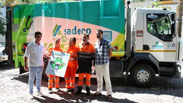 García (izda.), junto a trabajadores de Sadeco García (izda.), junto a trabajadores de Sadeco