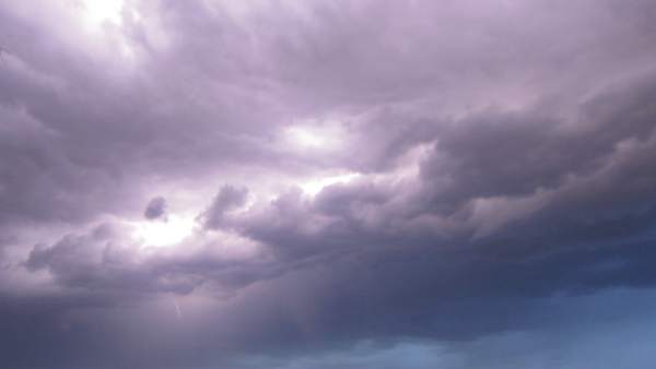 Tormenta, lluvia, cielo nuboso, rayos, tempestad, chubascos Tormenta, lluvia, cielo nuboso, rayos, tempestad, chubascos