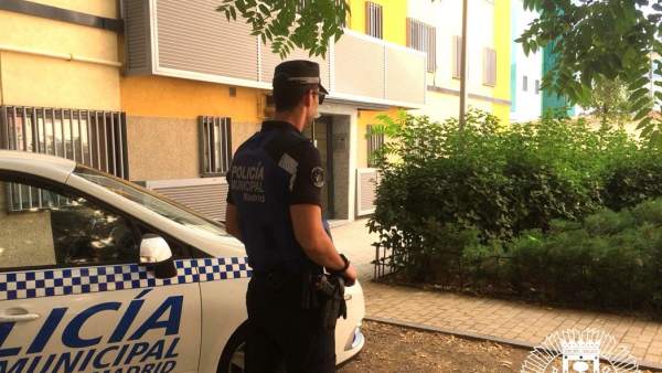 La Policía Municipal detiene al agresor La Policía Municipal detiene al agresor
