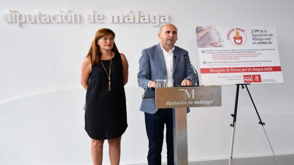 Conejo y sonia ramos PSOE Diputación de Málaga campaña cheque bebé Conejo y sonia ramos PSOE Diputación de Málaga campaña cheque bebé