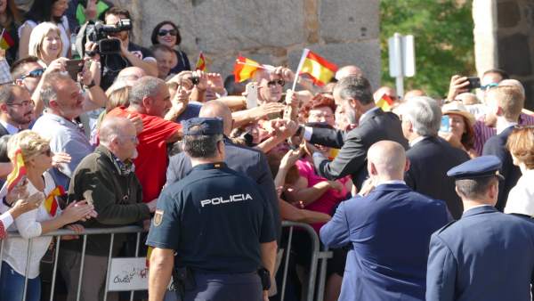 El Rey saluda en la Plaza de Santa Ana de Ávila El Rey saluda en la Plaza de Santa Ana de Ávila