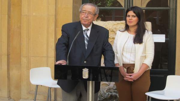 Clemente García junto a la consejera Miriam Guardiola Clemente García junto a la consejera Miriam Guardiola