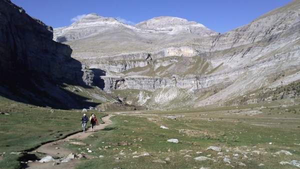 Valle De Ordesa Y Monte Perdido Valle De Ordesa Y Monte Perdido