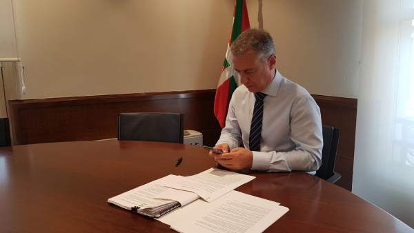 Iñigo Urkullu, preparando su discurso Iñigo Urkullu, preparando su discurso