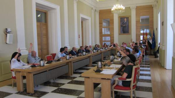 POSE, Ciudadanos y Cáceres Tú votan en el Pleno municipal POSE, Ciudadanos y Cáceres Tú votan en el Pleno municipal