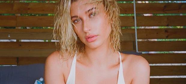 El Desconcertante Bañador Que Usa Hailey Baldwin Pareja De