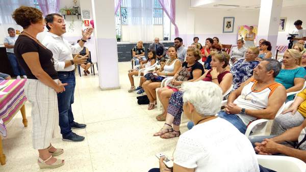 Reunión con los vecinos Reunión con los vecinos