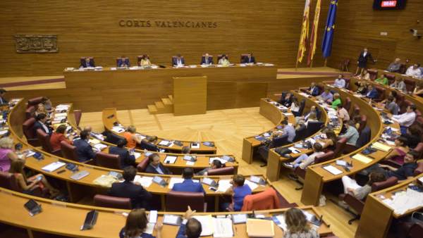 Puig declara un sou de 74.000 euros i Oltra de 56.000 en 2017 Puig declara un sou de 74.000 euros i Oltra de 56.000 en 2017
