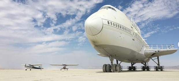 Avión en el desierto de nevada