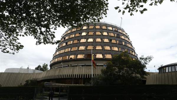 El TC admet el recurs del PP per "excloure" alumnes de la privada de pràctiques en hospitals públics El TC admet el recurs del PP per "excloure" alumnes de la privada de pràctiques en hospitals públics
