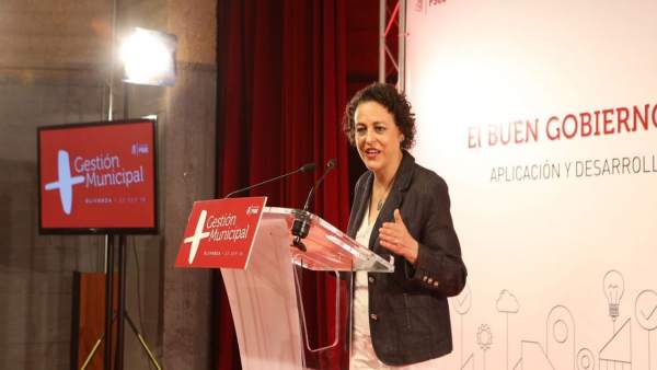 La ministra de Trabajo, Magdalena Valerio, en Olivenza La ministra de Trabajo, Magdalena Valerio, en Olivenza