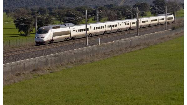 Un tren de Alta Velocidad Un tren de Alta Velocidad