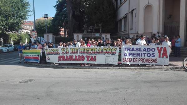 La Comisión Pro-traslado pide a la Junta que trasladen la Escuela de Idiomas La Comisión Pro-traslado pide a la Junta que trasladen la Escuela de Idiomas