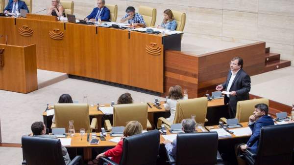 El presidente de la Junta de Extremadura, Guillermo Fernández Vara, en el pleno El presidente de la Junta de Extremadura, Guillermo Fernández Vara, en el pleno