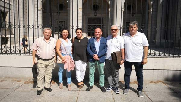 Delegación del Ayuntamiento de Almonte ante la sede de Costas. Delegación del Ayuntamiento de Almonte ante la sede de Costas.