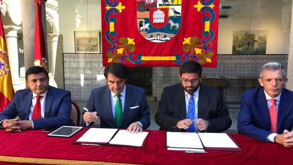 Firma del convenio para las Normas Urbanísticas Territoriales Firma del convenio para las Normas Urbanísticas Territoriales