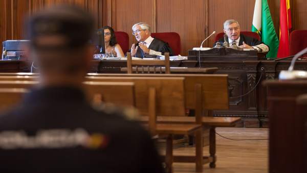 Juicio por el crimen de Rochelambert Juicio por el crimen de Rochelambert