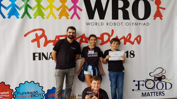 Los niños que participan en el certamen Los niños que participan en el certamen