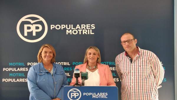 Rueda de prensa del PP sobre contratos en Vélez Benaudalla Rueda de prensa del PP sobre contratos en Vélez Benaudalla