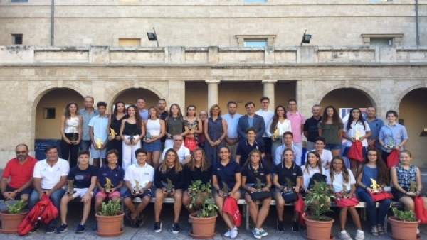 Reconocimiento a jóvenes deportistas Reconocimiento a jóvenes deportistas