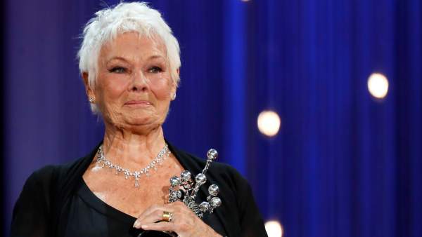La actriz Judi Dench recibe el Premio Donostia en la 66ª edición del Festival de San Sebastián. La actriz Judi Dench recibe el Premio Donostia en la 66ª edición del Festival de San Sebastián.