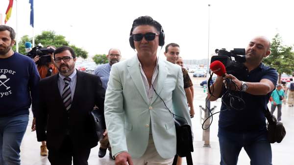 El humorista Ángel Garó a la llegada a los juzgados de Málaga para ser juzgado El humorista Ángel Garó a la llegada a los juzgados de Málaga para ser juzgado