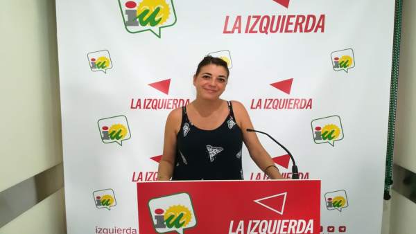 Elena Cortés en la sede de IU-Córdoba Elena Cortés en la sede de IU-Córdoba