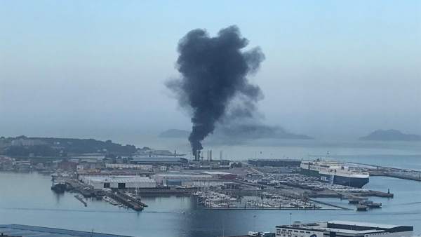 Incendio en una nave en Bouzas, en Vigo