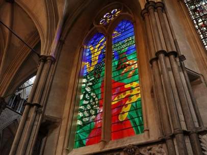El vitral de Isabel II en la abadía de Westminster