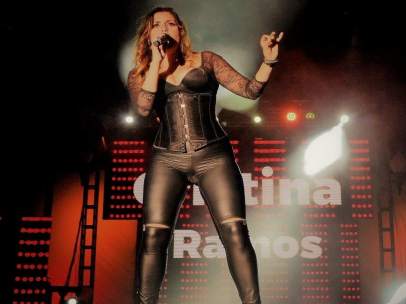 La cantante canaria Cristina Ramos durante una actuación