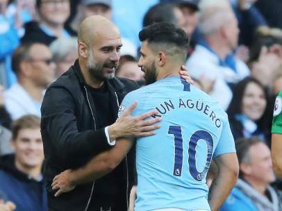 Guardiola felicita a Sergio Agüero.