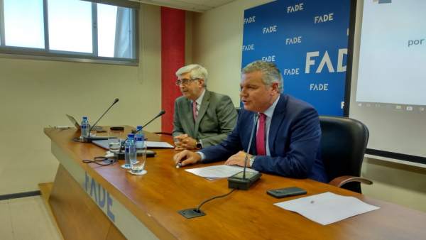El presidente de FADE, Belarmino Feito y el director general de trabajo El presidente de FADE, Belarmino Feito y el director general de trabajo