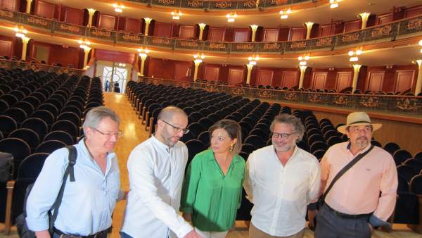Ambrosio, entre Luque y López, en el reformado Gran Teatro Ambrosio, entre Luque y López, en el reformado Gran Teatro