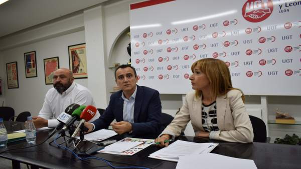 De izq a dcha José Carlos Cosgaya, Juan Miguel Martínez y Cristina Espinosa De izq a dcha José Carlos Cosgaya, Juan Miguel Martínez y Cristina Espinosa